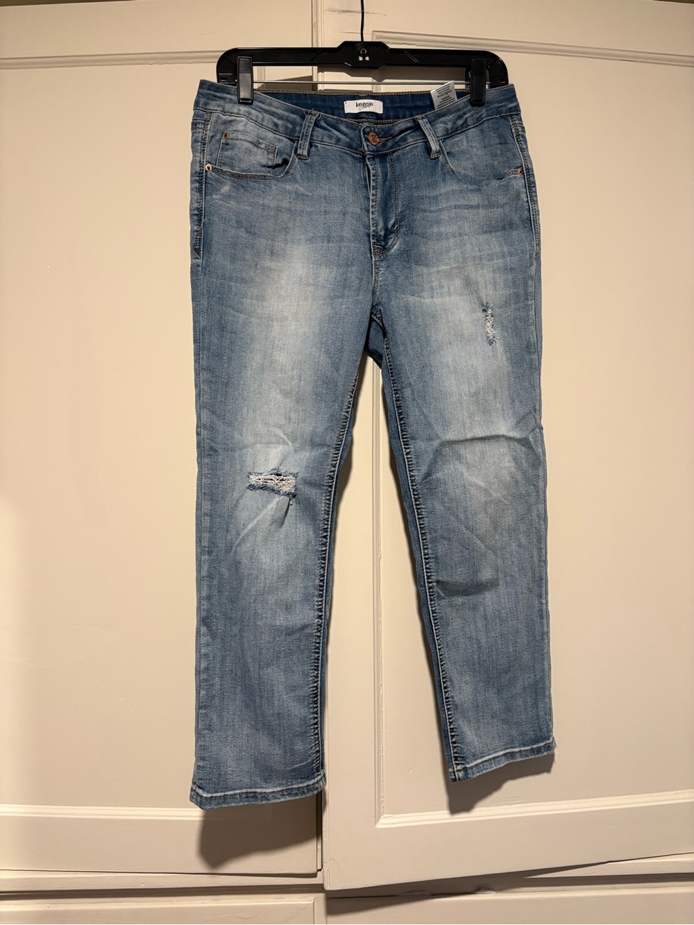 Kensie Jeans Light Wash Distressed Ankle Jeans